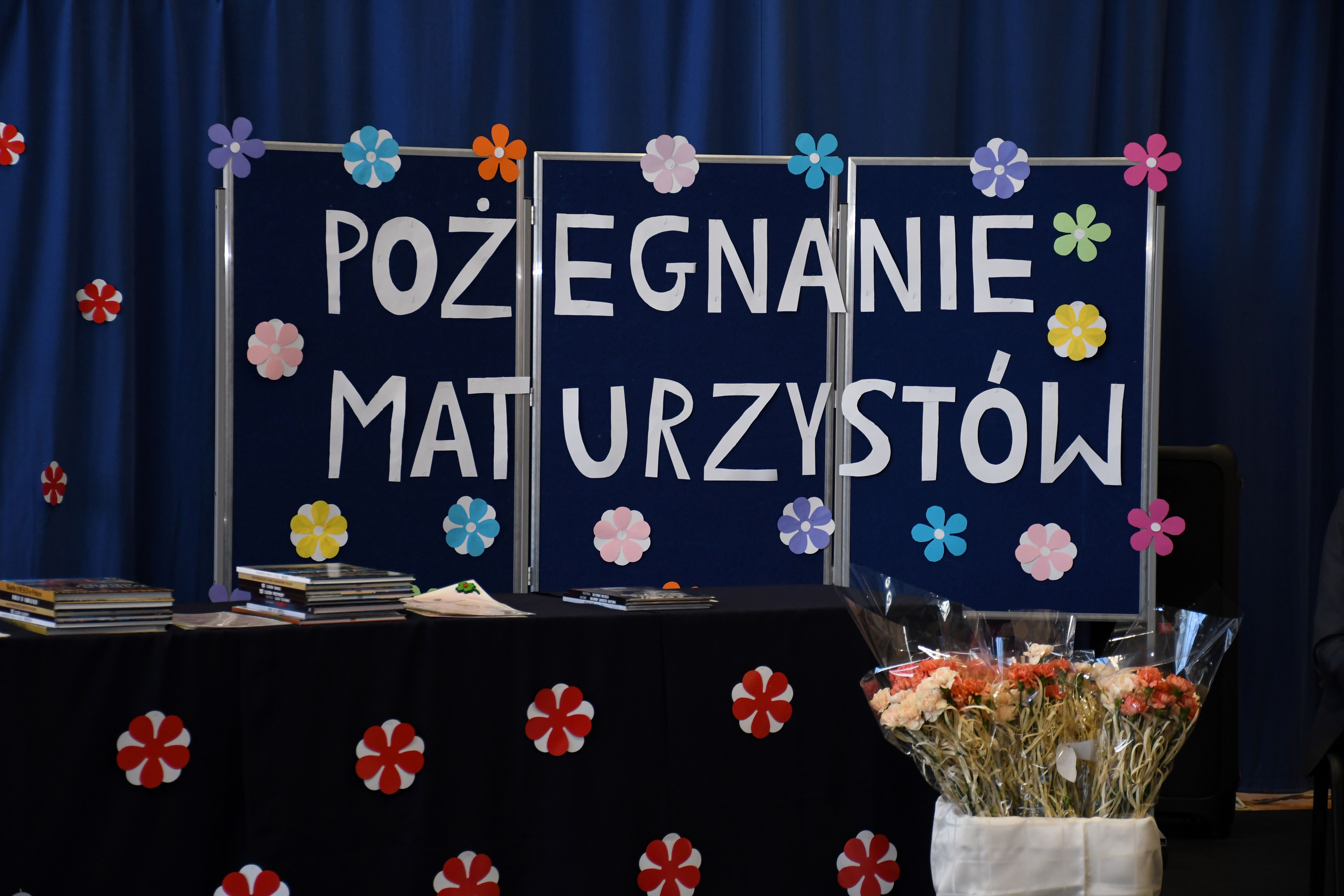 Uroczyste zakończenie nauki przez uczniów klas maturalnych