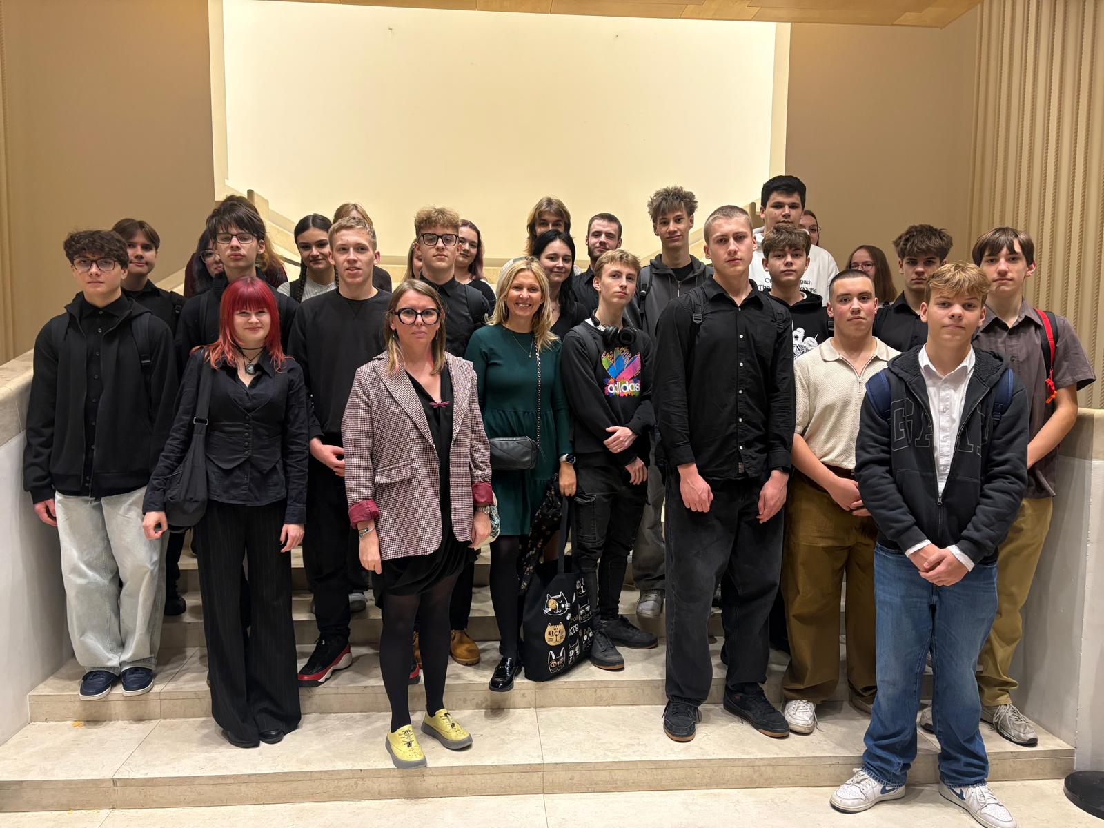 KOLEJNE INICJATYWY KULTURALNE, CZYLI SPOTKANIE Z  SZEKSPIREM I JEGO DZIEŁEM „ BURZA”