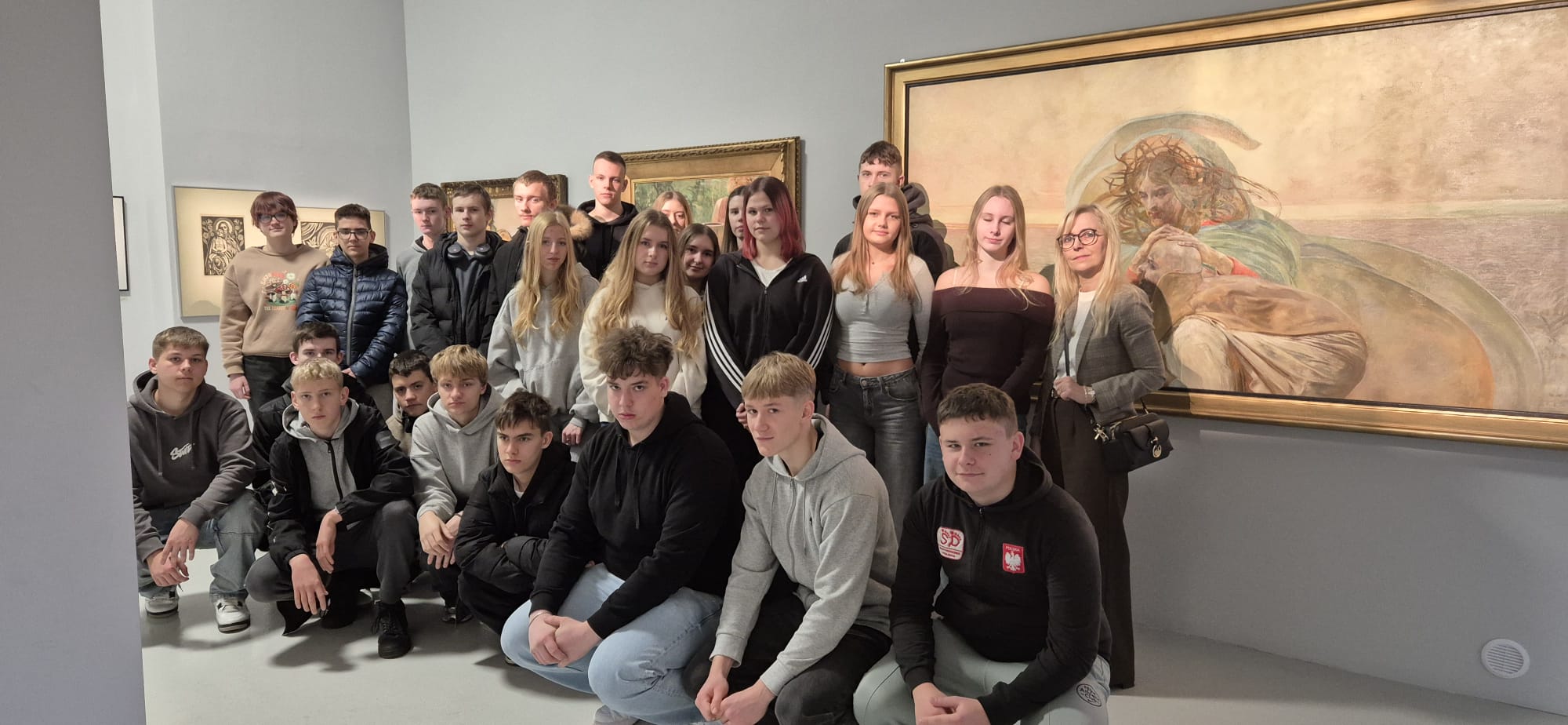 Odkrywanie znaczenia – szkolna wizyta na wystawie „Symbol w sztuce”