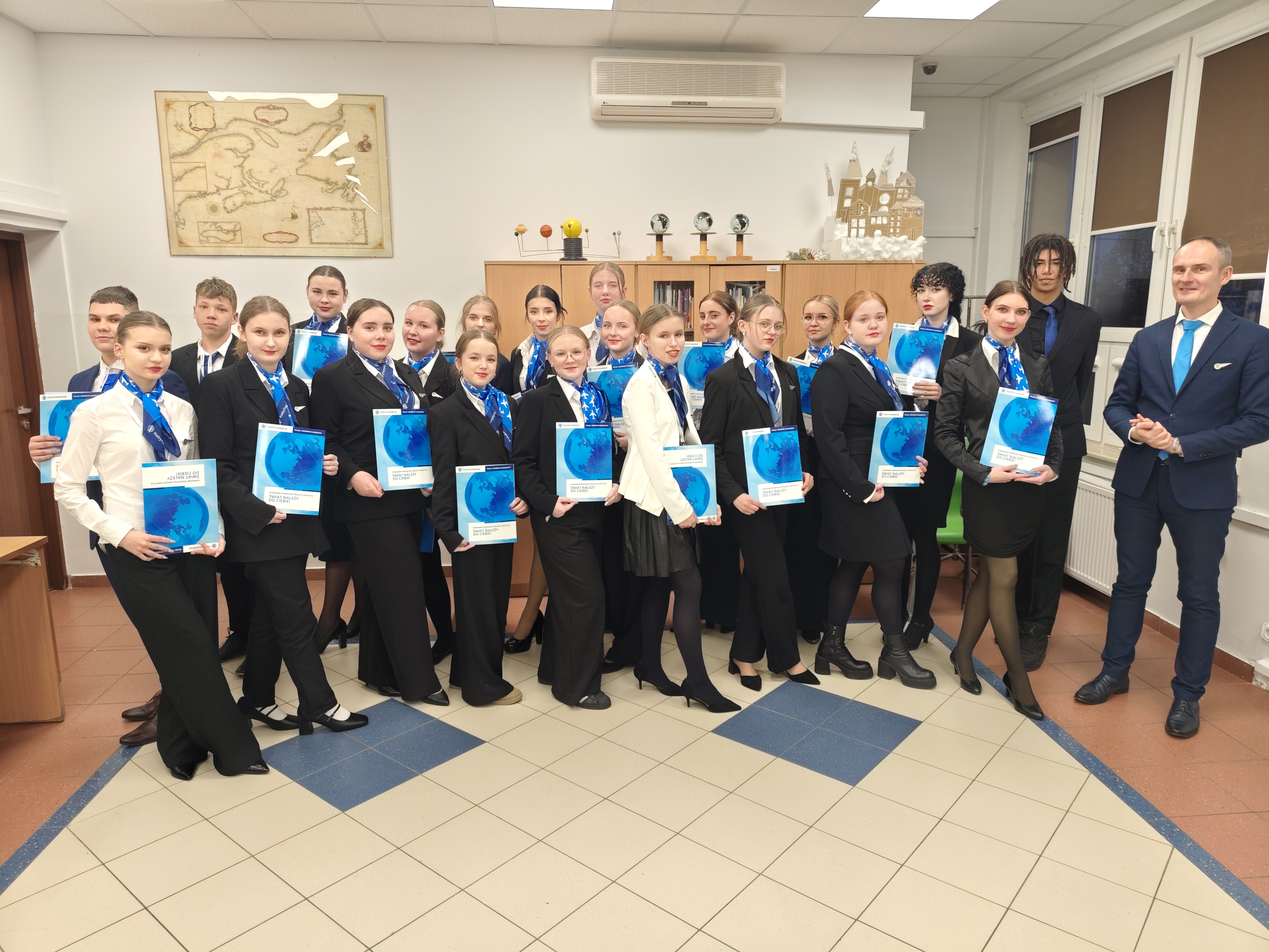 Jak zostać stewardem/ stewardessą?