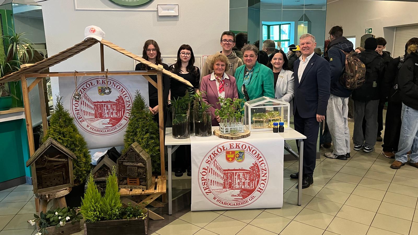 XVII Powiatowy Festiwal Piosenki Ekologicznej „Jedziemy do lasu” z  prezentacją „Jestem EK