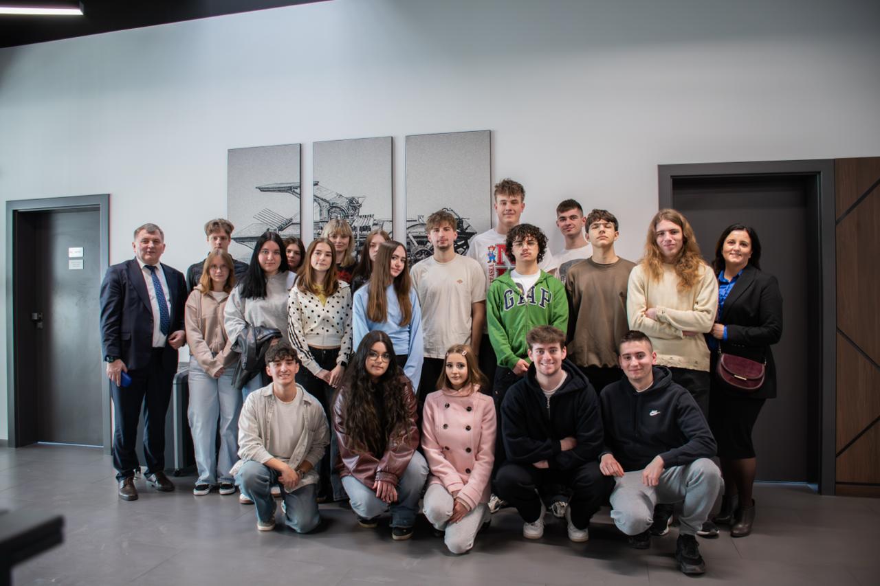 Uczniowie naszej szkoły z wizytą w firmie BLUEJET w Gdańsku.