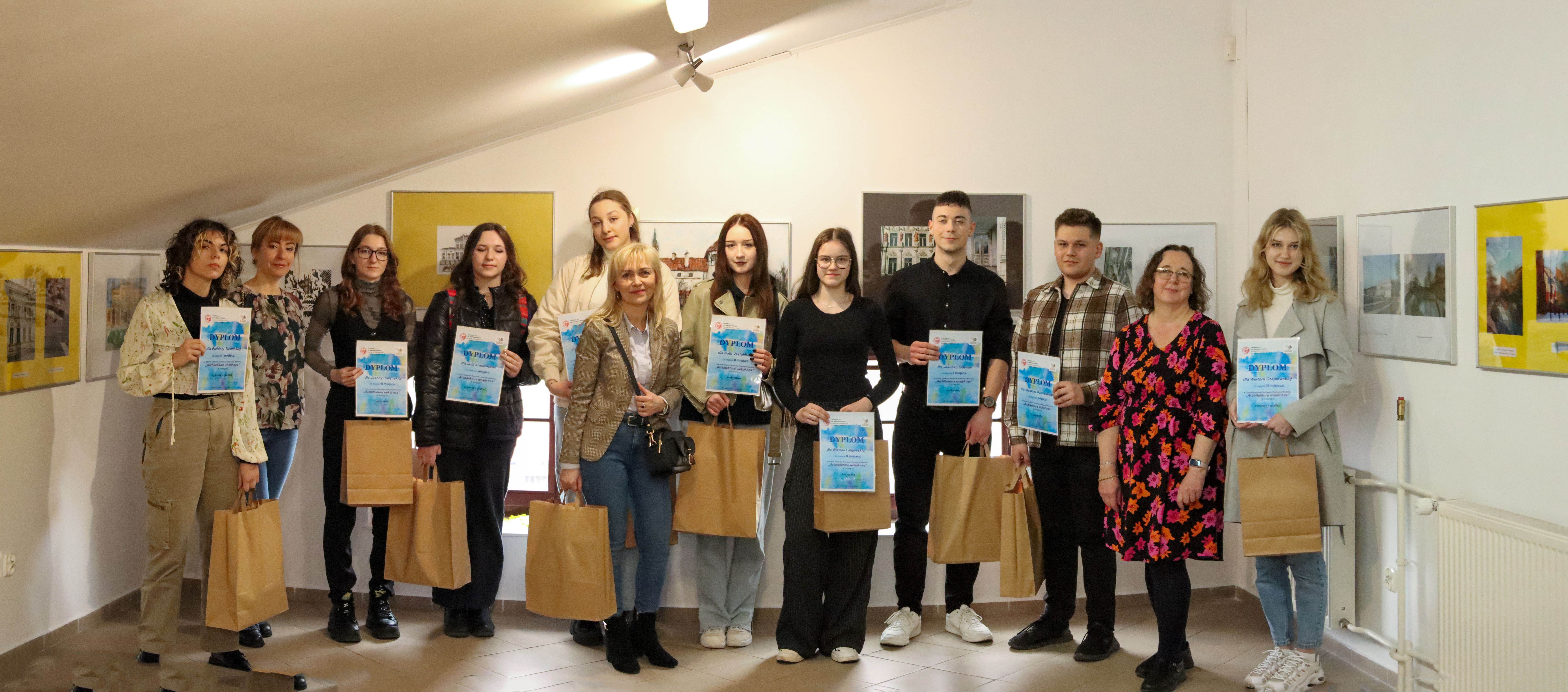 Sukcesy na III Powiatowym Festiwalu Twórczości Plastycznej Młodzieży  „Architekt...